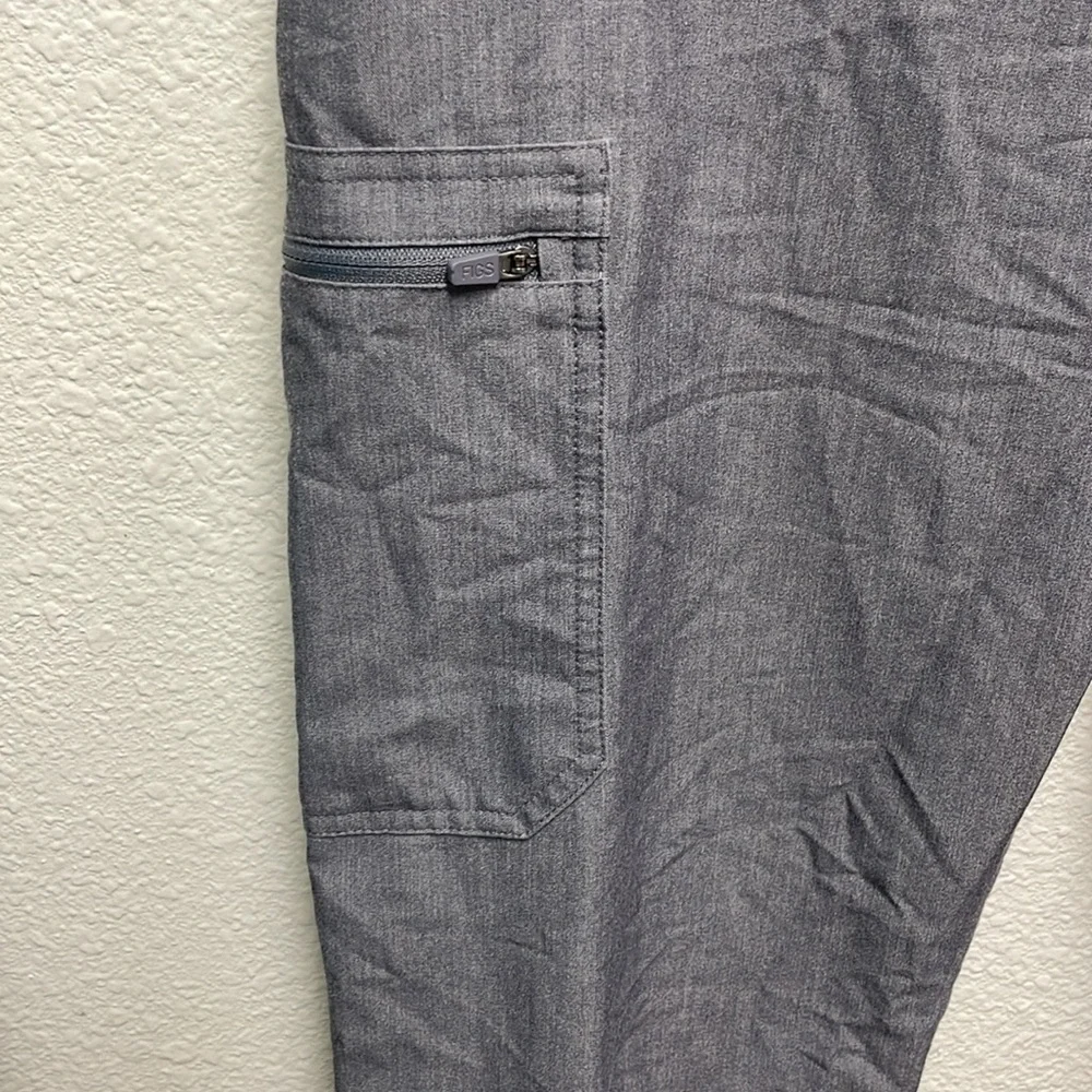 Figs Women’s Charcoal Gray Technical Scrub Cargo Pants Size Large